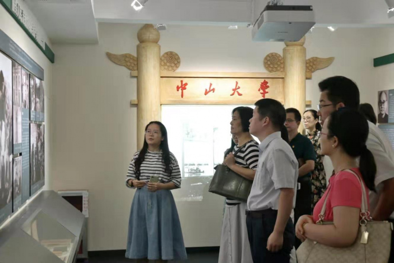 师生重温学校发展历程