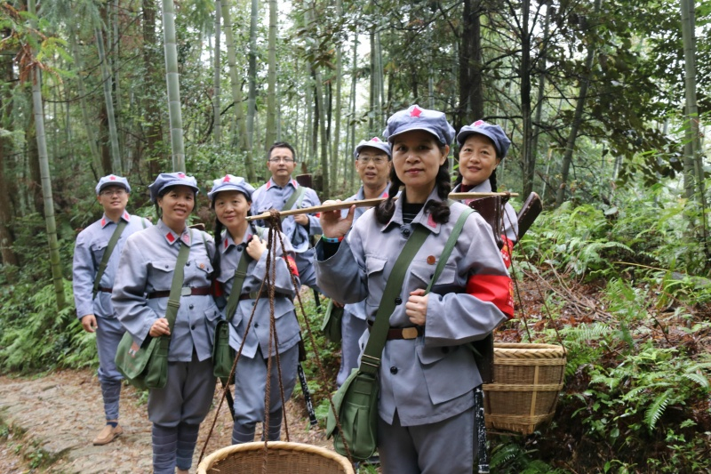 重走红军“挑粮小道”